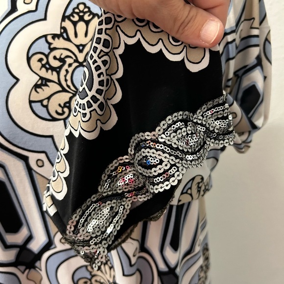 Geometric Patterned Long Sleeve Dress - Picture 3 of 4